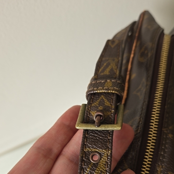 Louis Vuitton Brown Monogram Messenger Bag - Picture 4 of 14